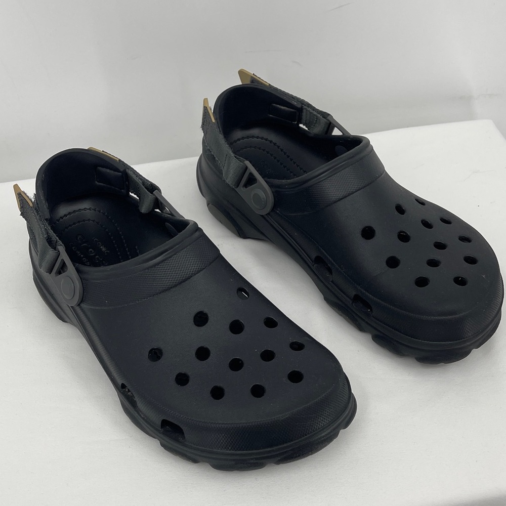 CROCS Men's 9/ WOMENS 11 Classic Black Vented Clog with Heel Strap UNISEX